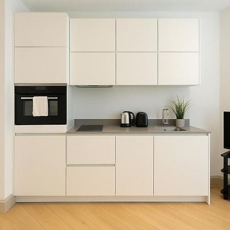Bright Studio Flat - Walk To River Thames & Kingston Town Surbiton 외부 사진