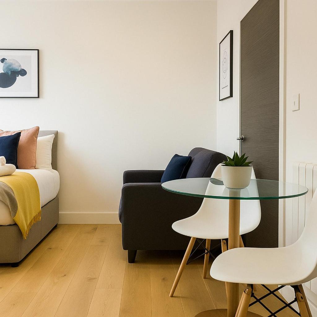 Bright Studio Flat - Walk To River Thames & Kingston Town Surbiton 외부 사진