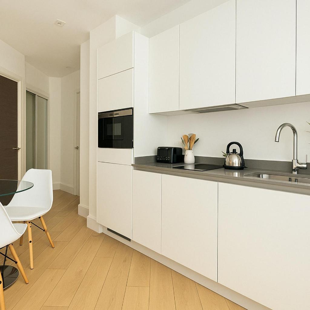 Bright Studio Flat - Walk To River Thames & Kingston Town Surbiton 외부 사진